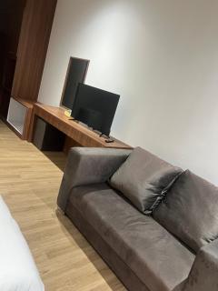 J&P Hotel Sriracha - 2