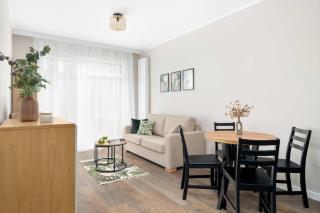 Prestigious Apartment with Terrace and Parking Close to the Airport Poznań by Renters Prestige - 5