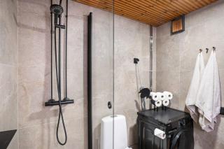 Arctic Circle Base: 1BR, Sauna, Parking - 5