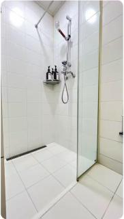 #InfiniteSkySuite #HighFloorView #ModernChicStay #SpaciousComfort - 2