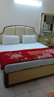 Hotel Queen Palace Guest House - 1