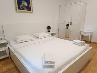 Apartment Split Downtown - 7