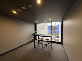 Midnight Luxe 2BR 2Bath 508 L5 in the heart of Braddon Pool Sauna Gym 1 Secure Parking Space Wifi Wine - 4