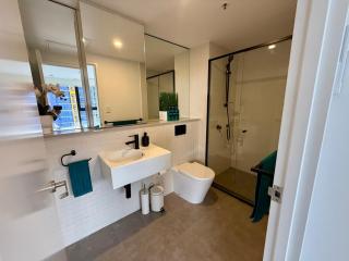 Midnight Luxe 2BR 2Bath 508 L5 in the heart of Braddon Pool Sauna Gym 1 Secure Parking Space Wifi Wine - 7