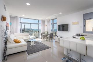 Seafront 3BR Apartment - 4