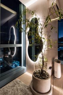 Big Screen TV Panoramic City View - Modern 2 BR High Floor One Uptown Ultra Fast Wi-Fi Washer Dryer - 4