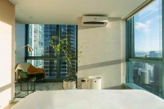 Big Screen TV Panoramic City View - Modern 2 BR High Floor One Uptown Ultra Fast Wi-Fi Washer Dryer - 2
