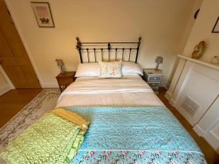 Charming Cottage with Garden in Historic Old Town - 4