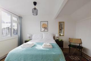 GuestReady - Charming 3-Bedroom Apartment in NW11 - 8