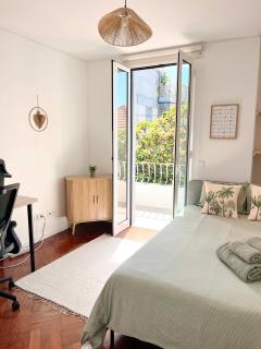 Sunny Double Room in 4BR Villa with AC, Sea View Balcony, Workspace - 0