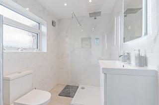 New! Sleeps 6-Free Parking-Long stays-Contractors - 5