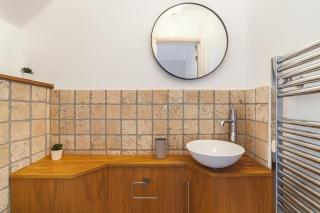 Stylish House with Serene Garden in Fulham - 6