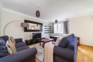 Stylish House with Serene Garden in Fulham - 4