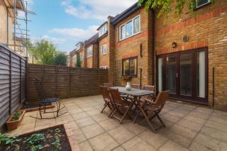 Stylish House with Serene Garden in Fulham - 2