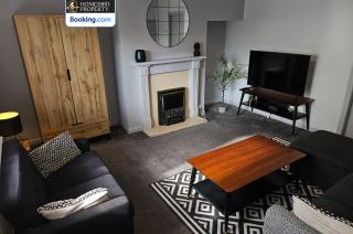 Spacious 3-Bedroom Semi Detached House By Homebird Property Management Short Lets & Serviced Accommodation Leeds With Private Parking & Garden - 6