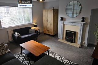 Spacious 3-Bedroom Semi Detached House By Homebird Property Management Short Lets & Serviced Accommodation Leeds With Private Parking & Garden - 9