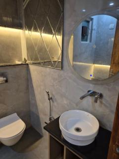 Hotel Grand Luxury Sadhna Near Char Dham Temple Luxury & Spacious Rooms With Free Parking & Wifi !!! Top Rates And Family Recommended - 1