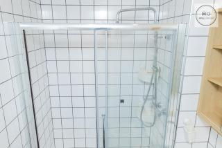 The Digbeth Sanctuary, Sleeps 8, Free Gated Parking - 4