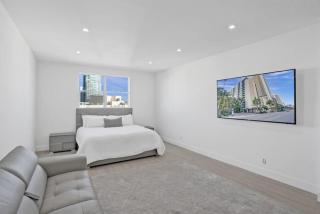 Oceanview Penthouse • Pool • Beach Access - 6