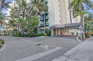 Oceanview Penthouse • Pool • Beach Access - 4