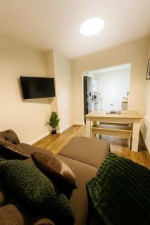 Bright 3BR Home 6 Guests ideal for Contractors - 0