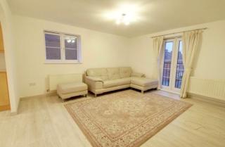 2 Double Bed Flat, En-suite, Top Floor, With Private Parking - 9