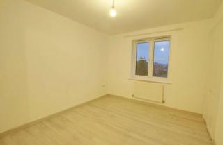 2 Double Bed Flat, En-suite, Top Floor, With Private Parking - 4