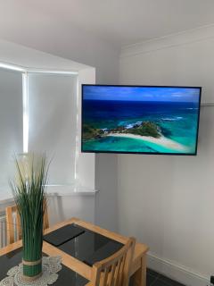 Modern Family House with Parking - 8