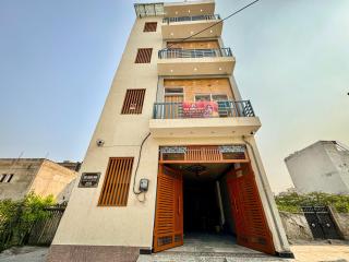 Hotel Radha Aradhya Sadan - 0