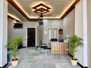 Hotel Radha Aradhya Sadan - 8