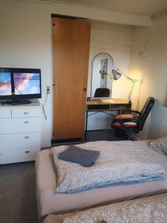 2 værelser m minikøkken brusekabine og toilet 4 prs - 2