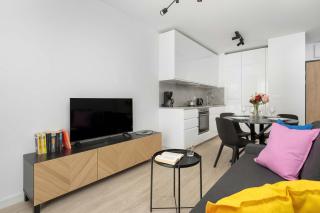 Stylish Apartment for 4 People with Underground Parking by Noclegi Renters - 3