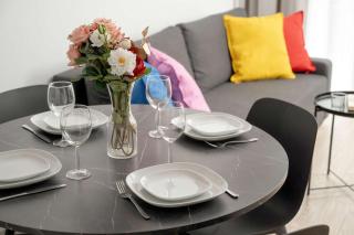 Stylish Apartment for 4 People with Underground Parking by Noclegi Renters - 2