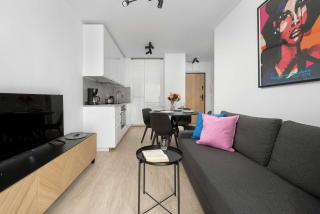 Stylish Apartment for 4 People with Underground Parking by Noclegi Renters - 1