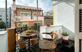 Spacious & Artistic Retro 2BD Apt with SAUNA - Atenas - 1