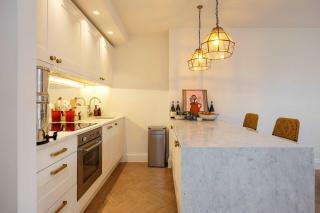 Veeve - A Joyful Abode - 1