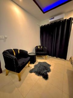 Family Friendly 3 BR Apartment - 6