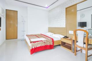 Hotel Sarita - Near Surat Railway Station - 2