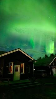 Riverfront Aurora Chalet - 0