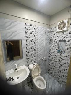 2 Bedroom 2 Bathroom Apartment - 6