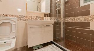 Bright & Cozy Getaway - 8