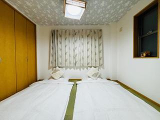 3 min direct to Umeda10 min to Nihonbashi, direct access to Kyoto line, Kobe line, Takarazuka line, convenient transportation, 14 people can use the private bathroom - 6