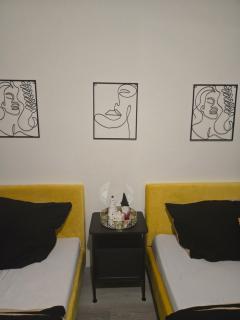 Christmas Golden 5-Person Apartment - 2 King Beds - 4