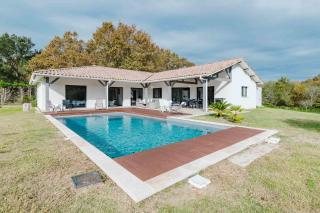 Beautiful contemporary villa 160 m with pool - 0