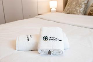 Island Bliss 2 BR with Private Beach and Pool in Al Marjan Island - 2