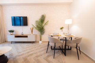 Island Bliss 2 BR with Private Beach and Pool in Al Marjan Island - 8