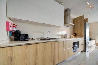 Mediterranean Luxury Stay with Sea Views & Jacuzzi by 360 Estates - 5