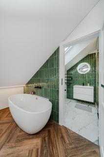 Chamber Luxury House - 8