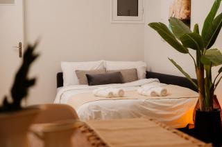 1400ft Central Rooftop Gym King Bed WFH - 9