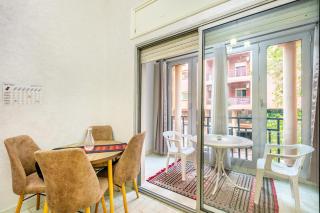 Cozy Nest balcony and bright - 4